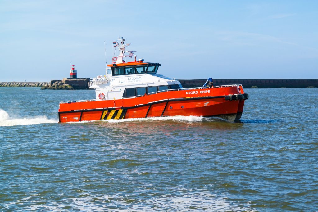 Embarcación de trabajo NJORD Snipe en el mar