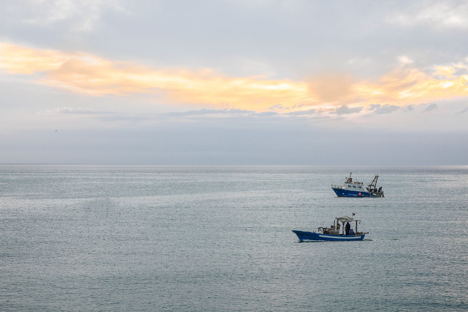 Two ships in the sea to illustrate predictive maintenance maritime