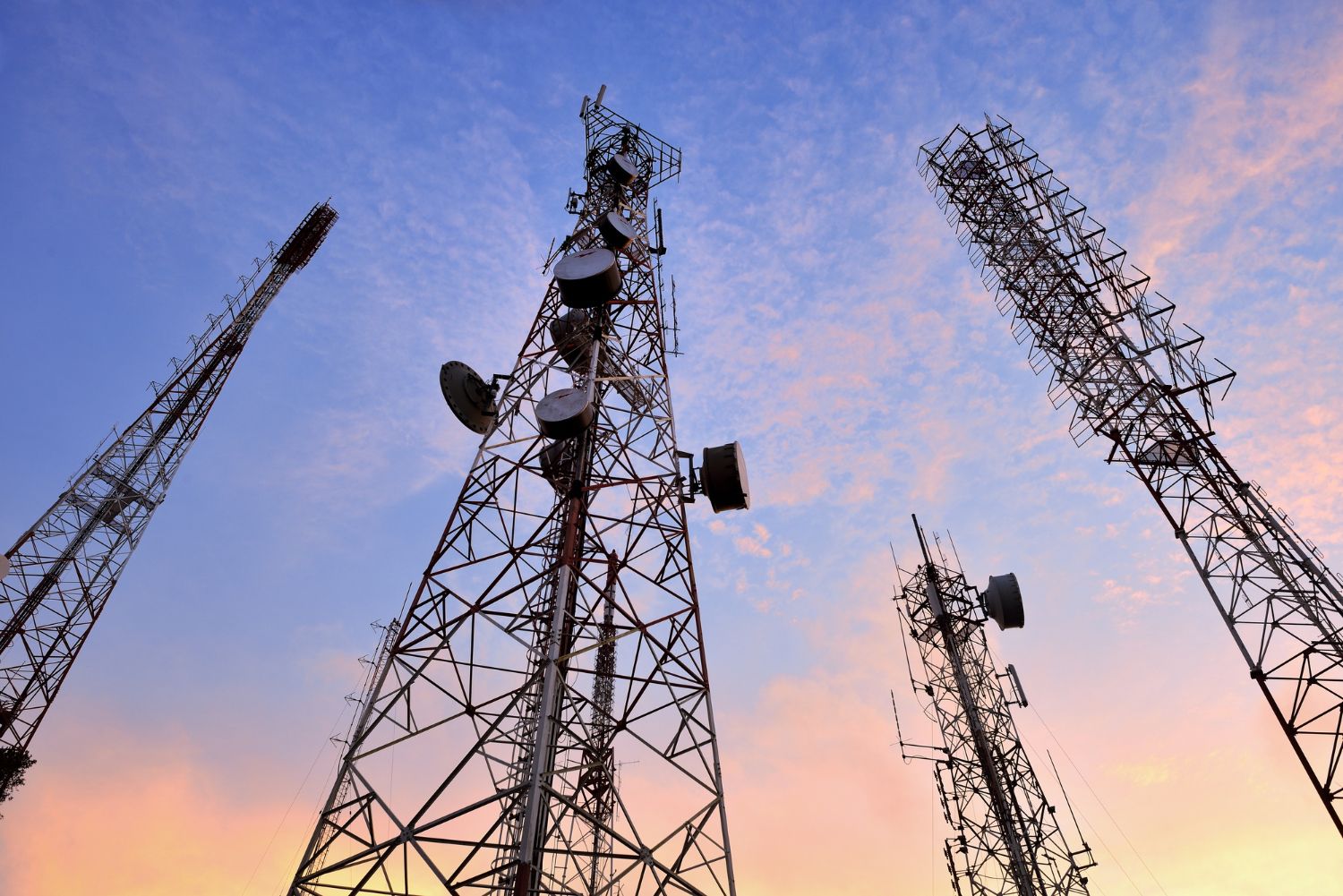 Photograph from the ground of a phone masts to illustrate an article about long-term evolution (LTE) and how it compares to WiFi across industries