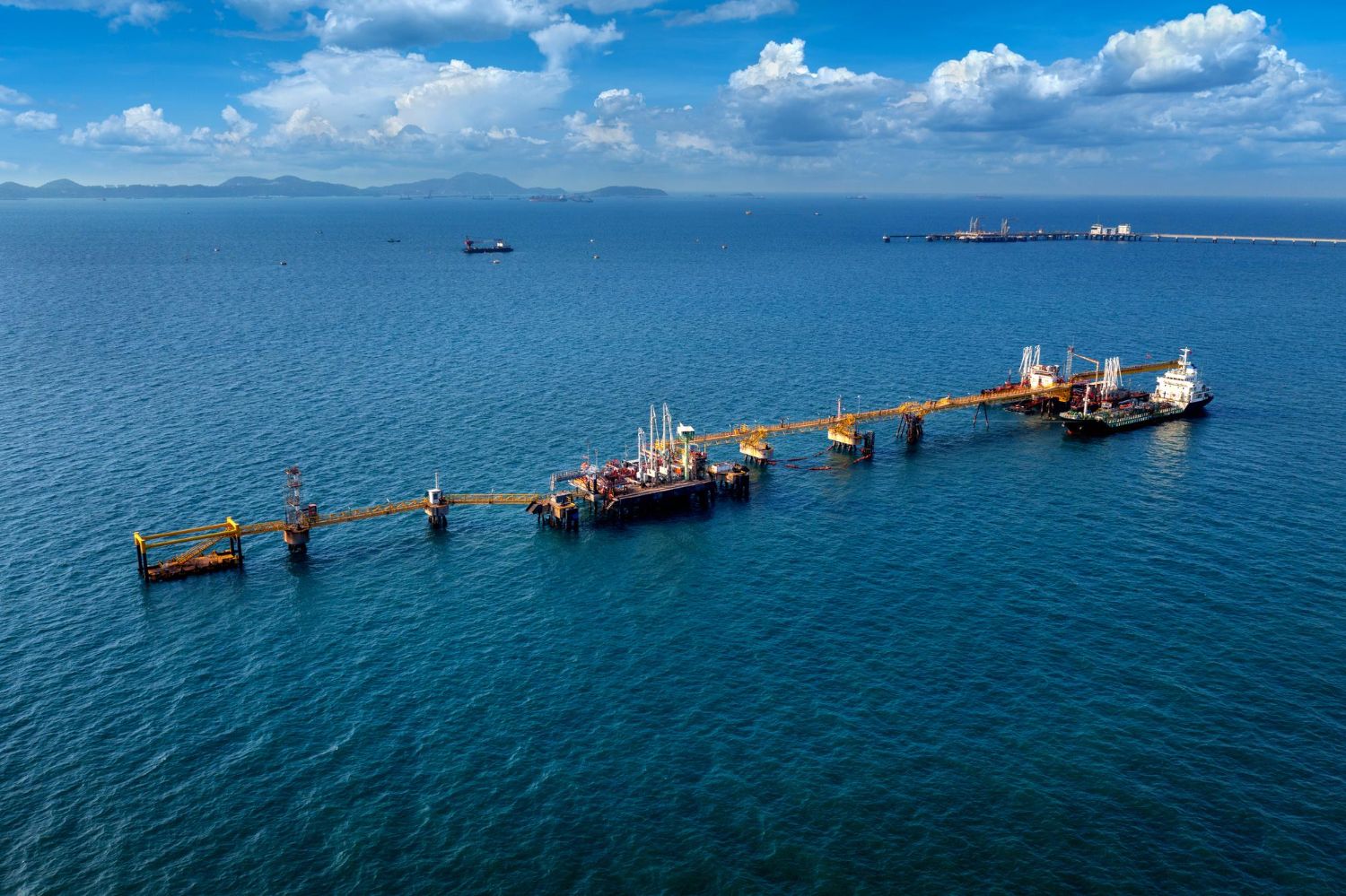 Australian energy provider vessels utilising VSAT with BGAN backup
