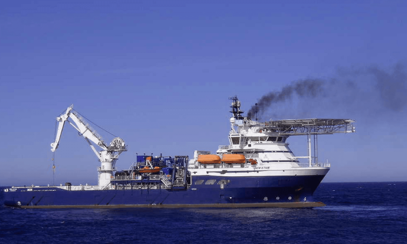 Ship with crane that utilises a planned maintenance system and VSAT satellite connectivity