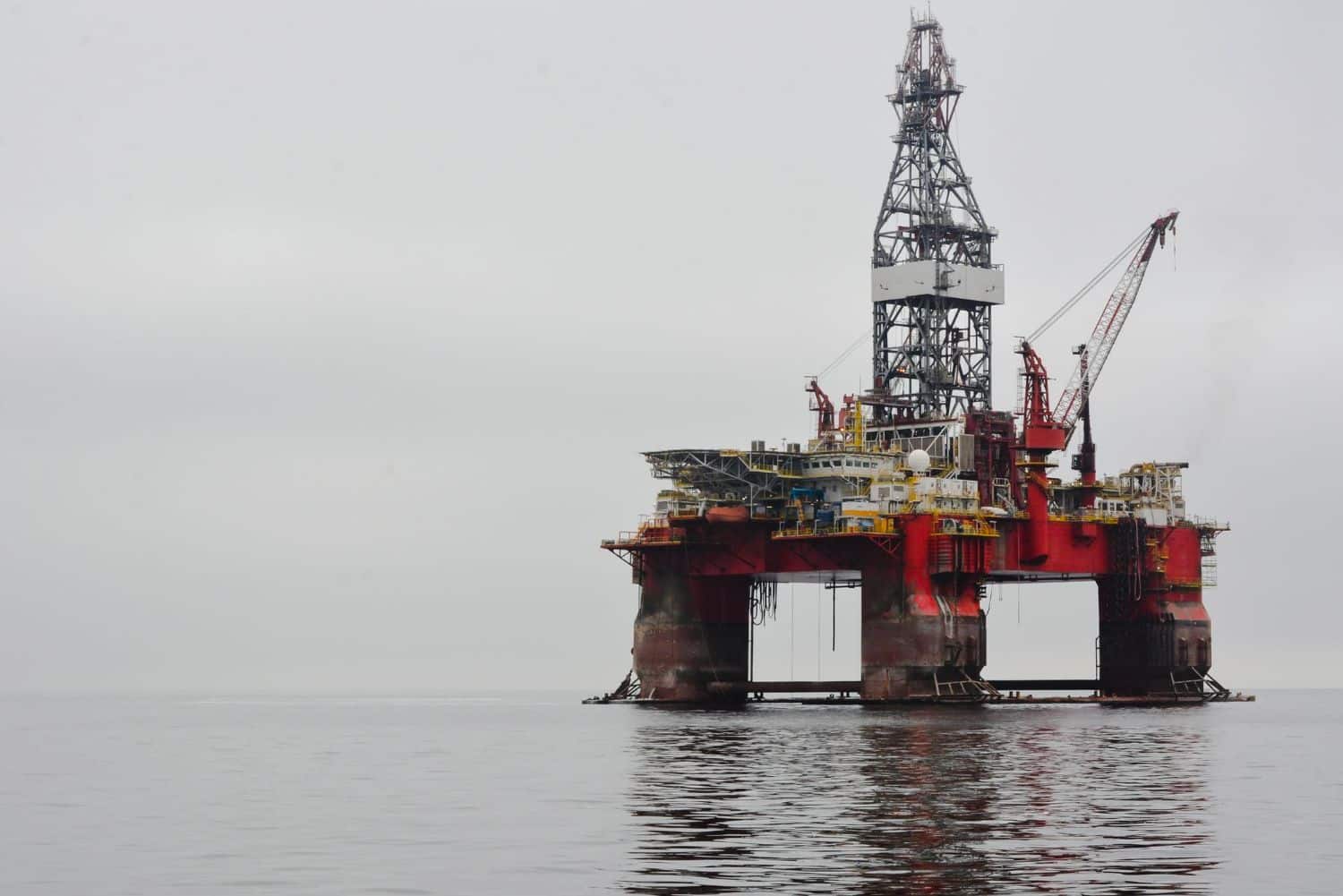 Photo of an oil rig to illustrate a case study on L-Band services for HGIS in Malaysia