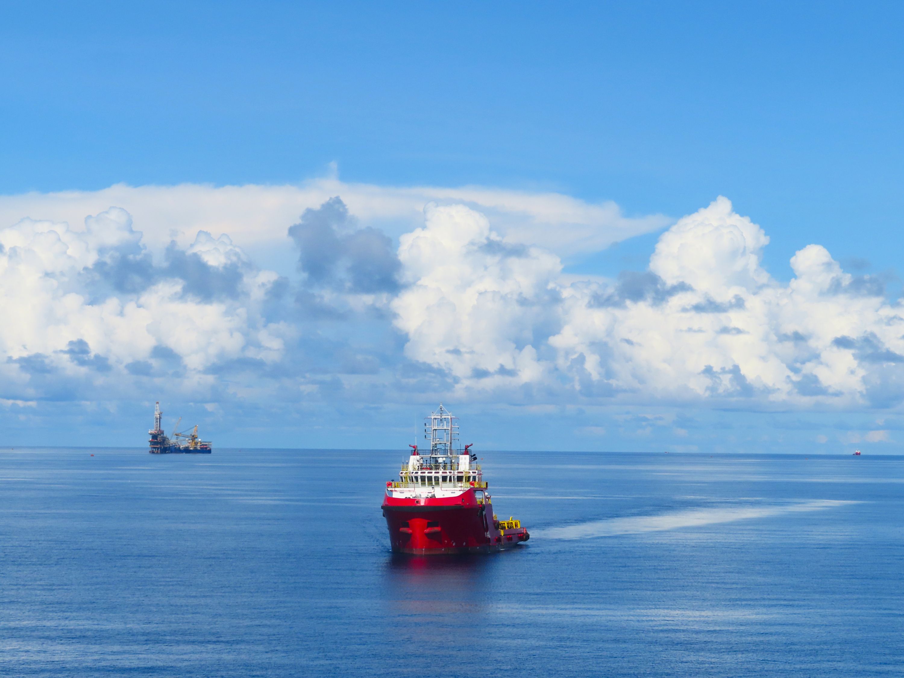 Photo of a ship in the sea near an offshore platform to illustrate a blog on crew transfer vessel connectivity