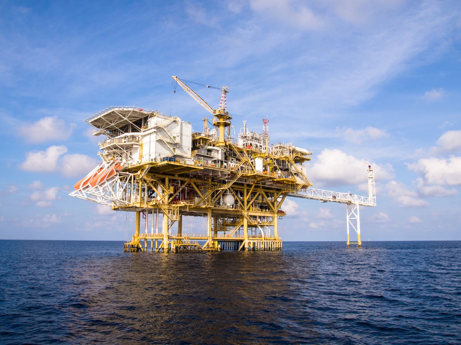 Photo of an oil rig in the day to illustrate a case study on L-Band services for HGIS in Malaysia