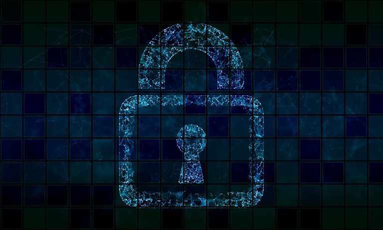 Imagen digitalizada de un candado para ilustrar la ciberseguridad marítima y las mejores prácticas de ciberseguridad