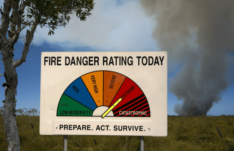 Señal de peligro de incendio forestal en Australia