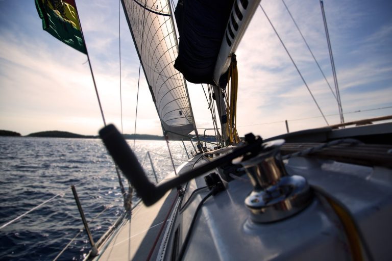 Foto desde un yate para ilustrar el wifi para barcos