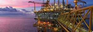 Plataforma petrolífera en el mar